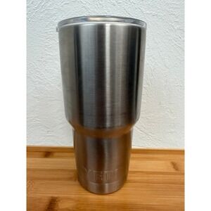 YETI Rambler 30 oz Stainless Steel Tumbler with Lid‎ Silver